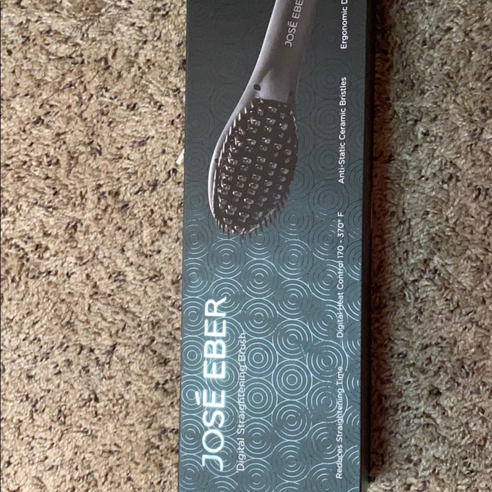 José Eber Digital straightening brush new in box